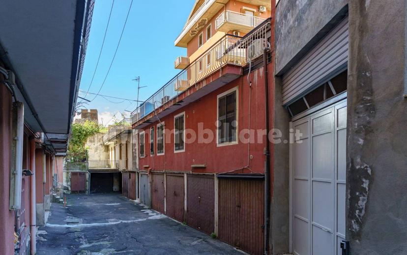 Trilocale via Giorgio Arcoleo, Centro, Gravina di Catania — foto 29 di 31