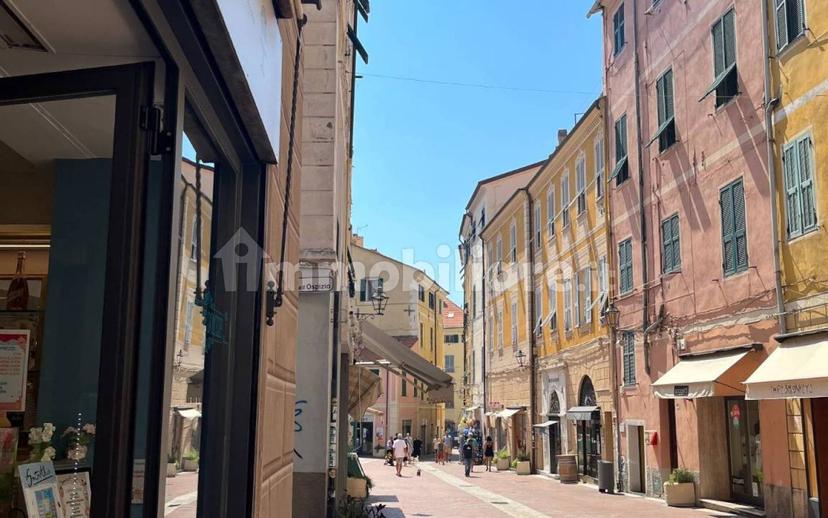 Trilocale via Giacomo Agnesi 30, Oneglia, Imperia — foto 3 di 10