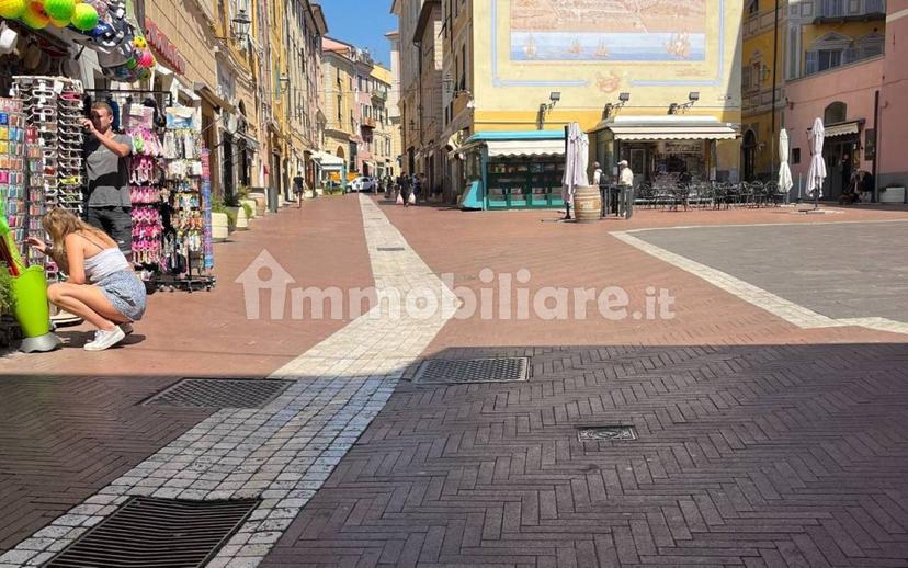 Trilocale via Giacomo Agnesi 30, Oneglia, Imperia — foto 4 di 10