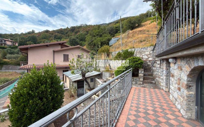 Villa unifamiliare via Calchere, Centro, Tavernola Bergamasca — foto 5 di 31