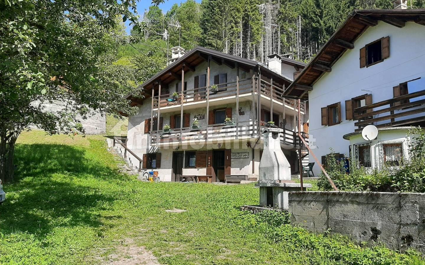 Trilocale Piaz, Vallada Agordina
