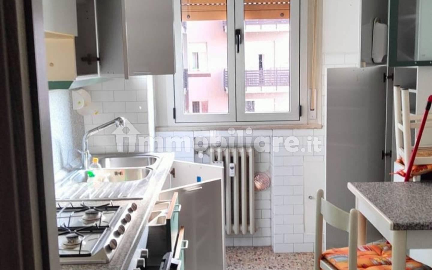 Trilocale buono stato, secondo piano, Gardenia, Reggio Emilia
