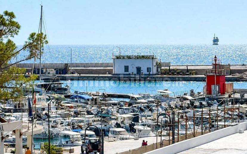 Quadrilocale viale Cristoforo Colombo, Centro, Crotone — foto 3 di 8