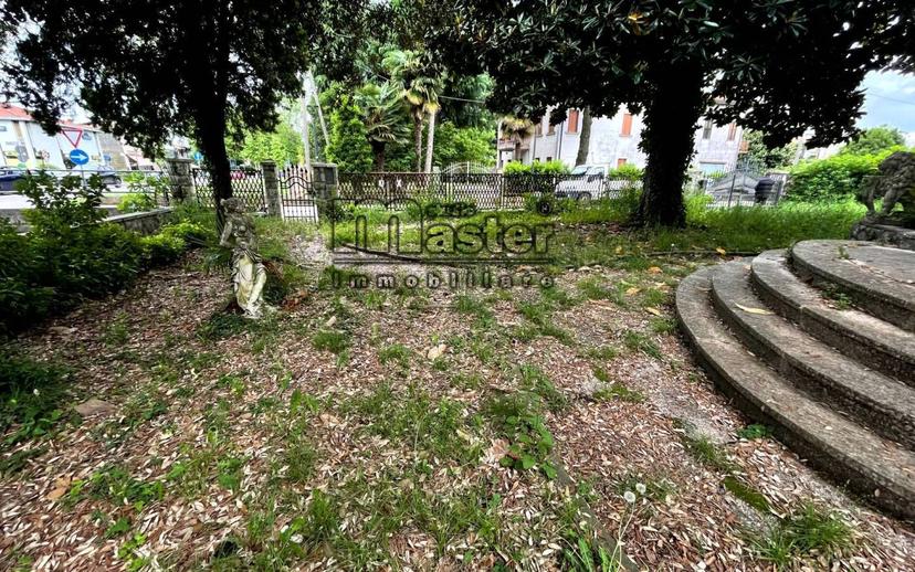 Villa unifamiliare, da ristrutturare, 500 m², Centro, Mogliano Veneto
