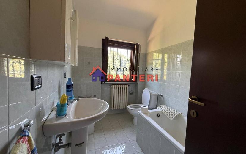 Casa colonica via del Monte Est, Collodi, Ponte all'Abate, Monte a Pescia, Pescia — foto 16 di 34