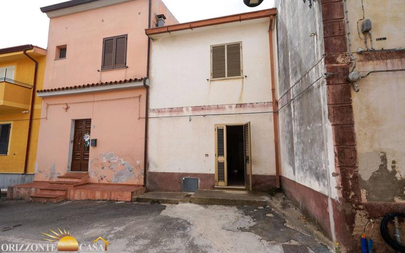 Terratetto unifamiliare via Monte San Michele 11, Centro, Torpè — foto 2 di 42