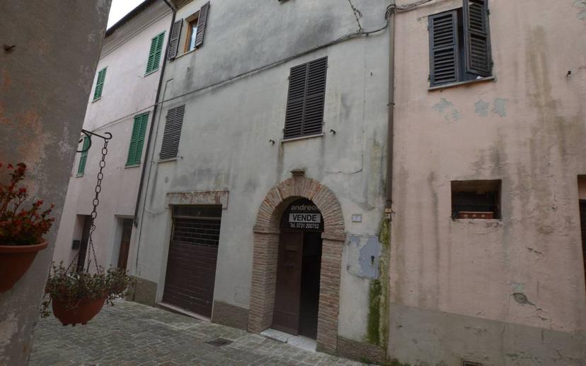 Appartamento da ristrutturare, secondo piano, Poggio San Marcello — foto 3 di 13