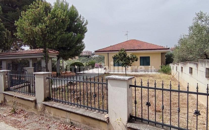 Villa unifamiliare via Fonte Alzano, Città Sant'Angelo — foto 2 di 30