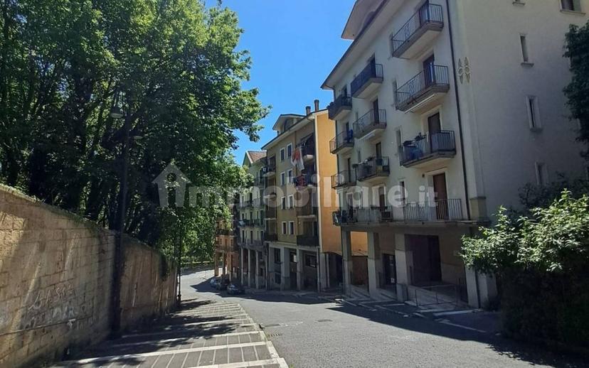 Bilocale Rampa Macello 17, Emanuele II, C. Colombo, Morelli e Silvati, Avellino