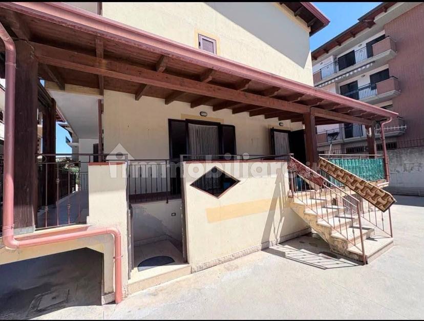 Trilocale Primo Vico Fasci Siciliani 36, Cesa