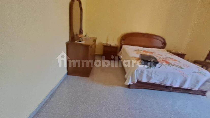 Stanza doppia viale Regina Elena 30, Messina