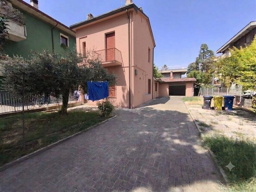 Villa unifamiliare viale Fratelli Spazzoli, Stadio, Forlì
