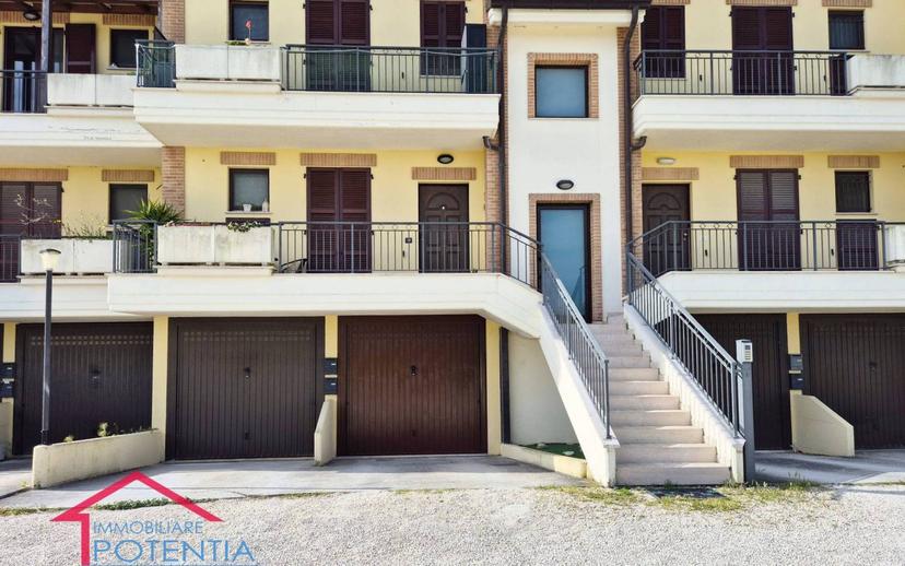 Trilocale ottimo stato, piano rialzato, Potenza Picena — foto 9 di 23