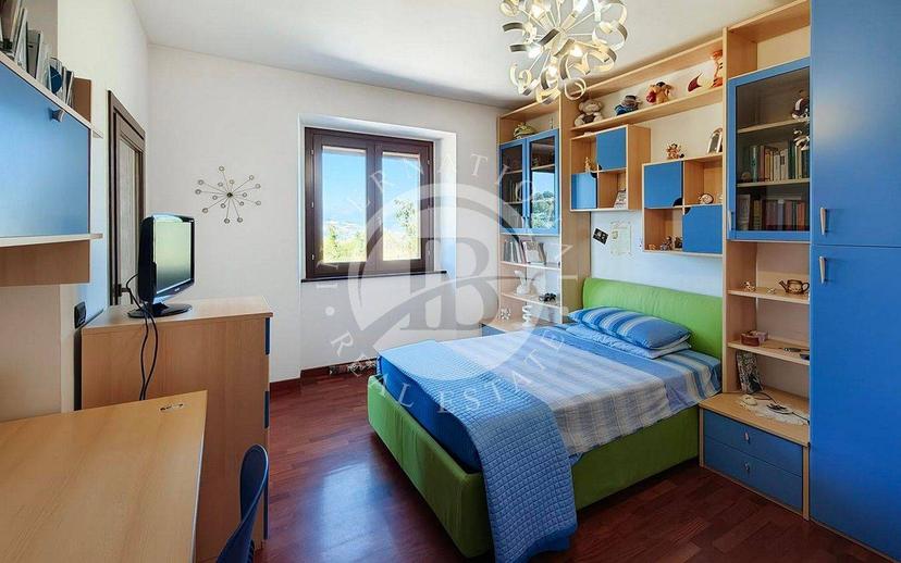 Casale, ottimo stato, 330 m², Montalto delle Marche — foto 10 di 32