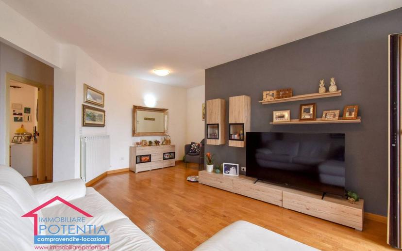 Trilocale ottimo stato, piano rialzato, Potenza Picena — foto 8 di 23