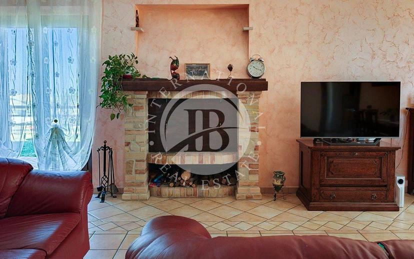Casale, ottimo stato, 330 m², Montalto delle Marche — foto 6 di 32