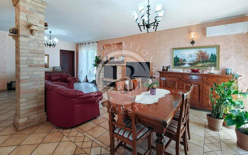 Casale, ottimo stato, 330 m², Montalto delle Marche — foto 9 di 32