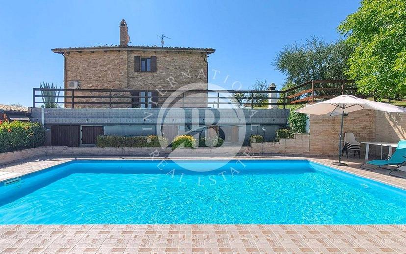 Casale, ottimo stato, 330 m², Montalto delle Marche — foto 4 di 32