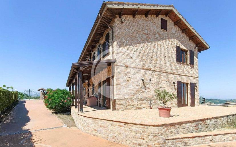 Casale, ottimo stato, 330 m², Montalto delle Marche — foto 14 di 32