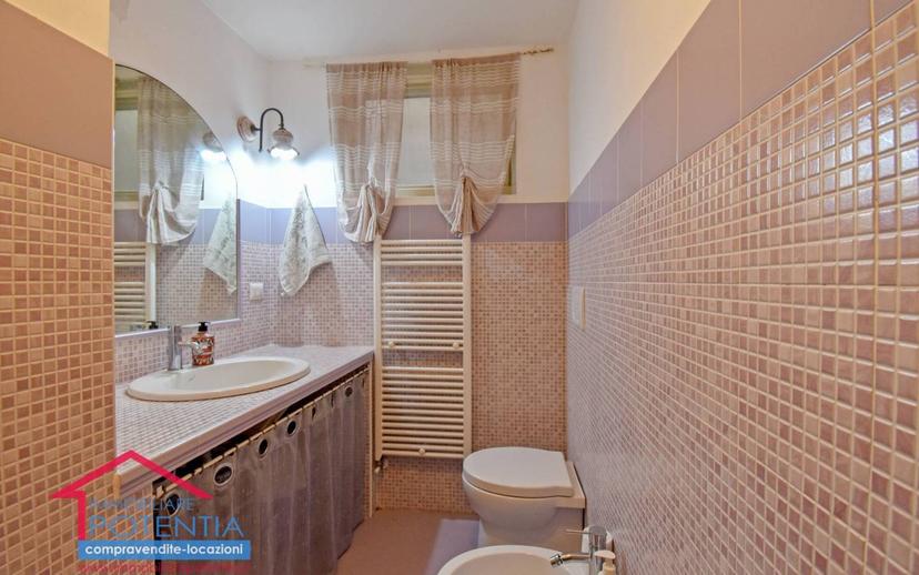 Trilocale ottimo stato, piano rialzato, Potenza Picena — foto 23 di 23