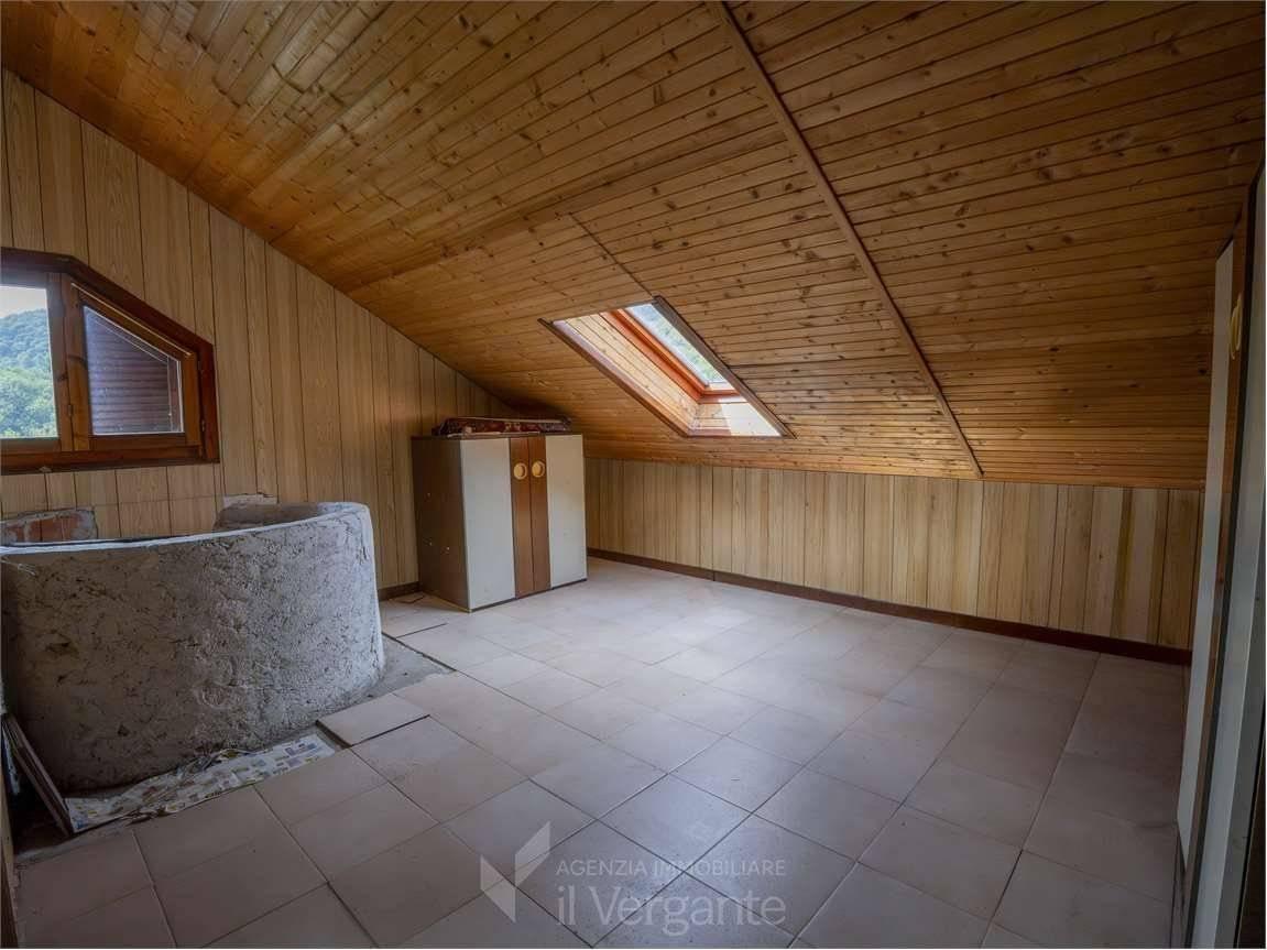 Villa unifamiliare via San Salvatore, Poggio Radioso, Nebbiuno