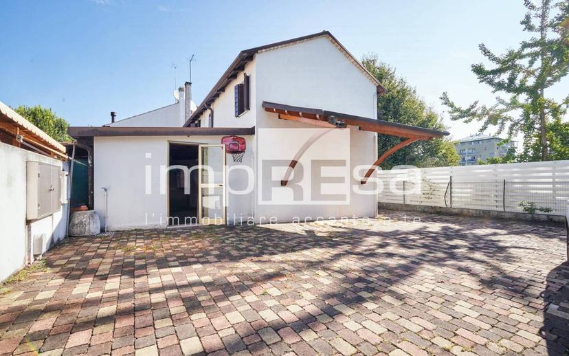 Villa bifamiliare via 33° Reggimento Artiglieria, Monigo, Treviso — foto 7 di 22