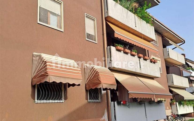 Appartamento via cavour, 4/D, Castel d'Azzano — foto 6 di 35