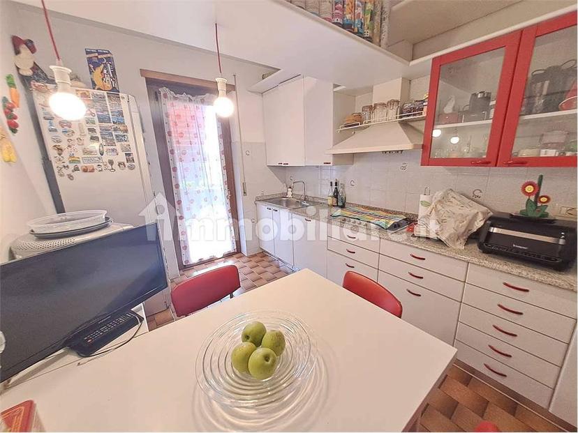 Appartamento via cavour, 4/D, Castel d'Azzano — foto 24 di 35