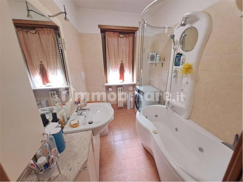 Appartamento via cavour, 4/D, Castel d'Azzano — foto 30 di 35