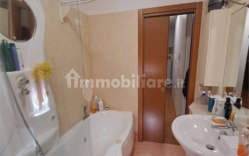 Appartamento via cavour, 4/D, Castel d'Azzano — foto 25 di 35