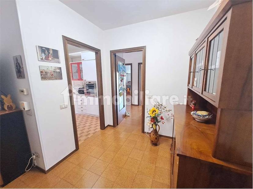 Appartamento via cavour, 4/D, Castel d'Azzano — foto 21 di 35