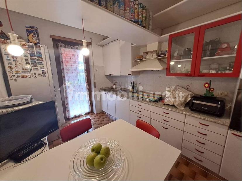 Appartamento via cavour, 4/D, Castel d'Azzano — foto 27 di 35