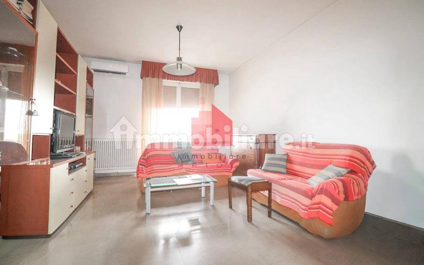 Trilocale buono stato, sesto piano, Centro, Ostiglia — foto 3 di 13