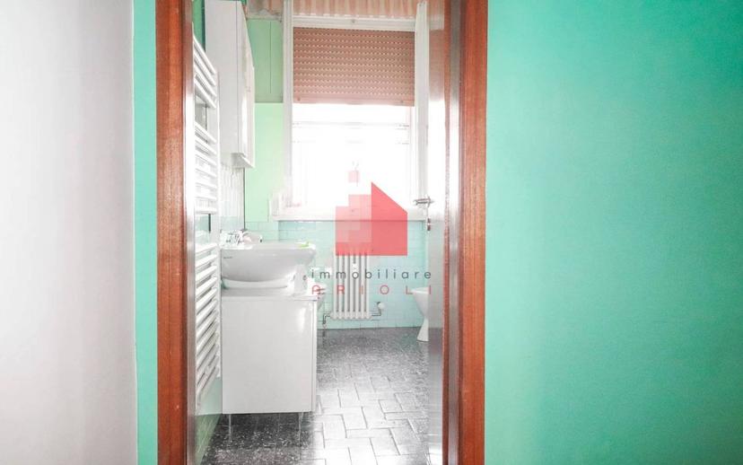 Trilocale buono stato, sesto piano, Centro, Ostiglia — foto 7 di 13