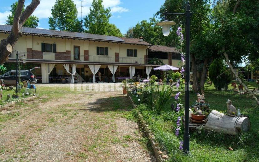Villa plurifamiliare Cascina Moderna 7, Tricerro