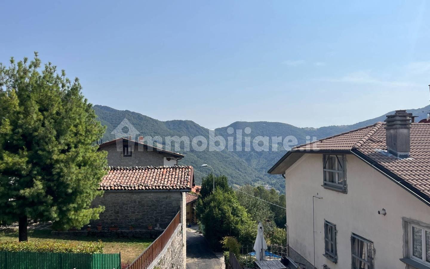 Trilocale via Costa Berlendis, Somendenna, Zogno