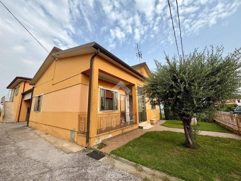 Villa unifamiliare via IV Novembre 125, Santa Maria D'adige, Vescovana — foto 9 di 19