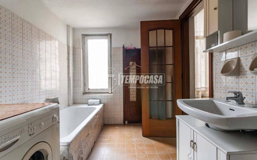 Quadrilocale via roncoroni 36, Centro, Lurate Caccivio — foto 2 di 22