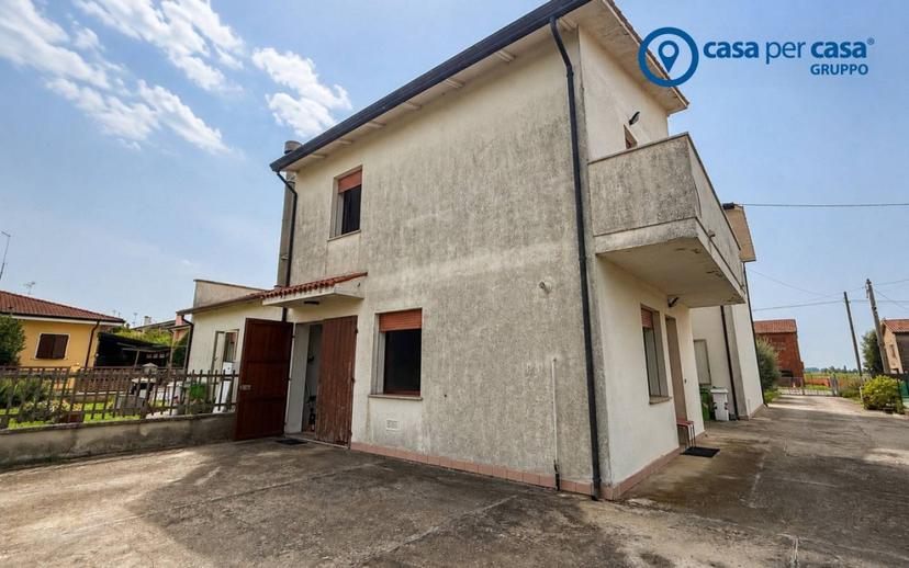 Villa bifamiliare via XXV Aprile, Borsea, Santa Rita, Rovigo