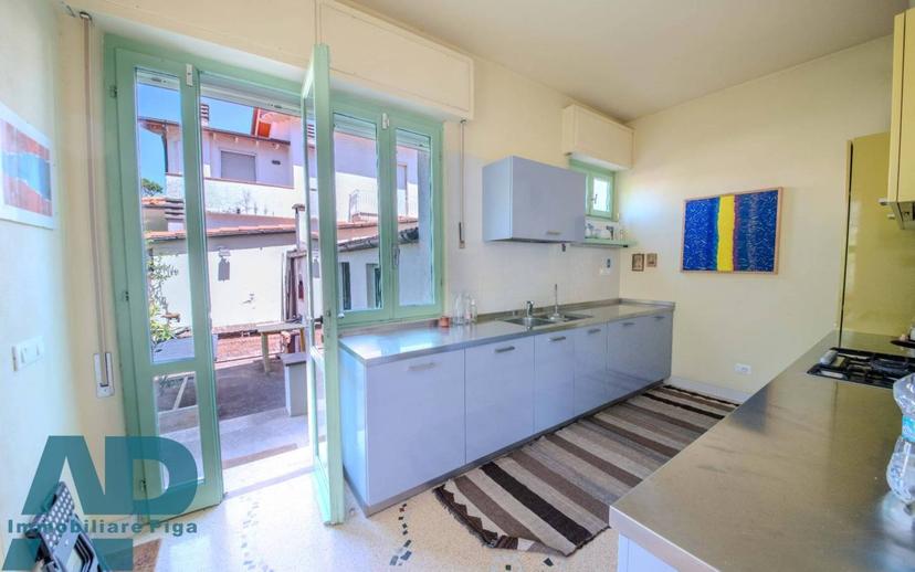 Villa bifamiliare via Giosuè Carducci, Lido di Camaiore, Camaiore — foto 2 di 34