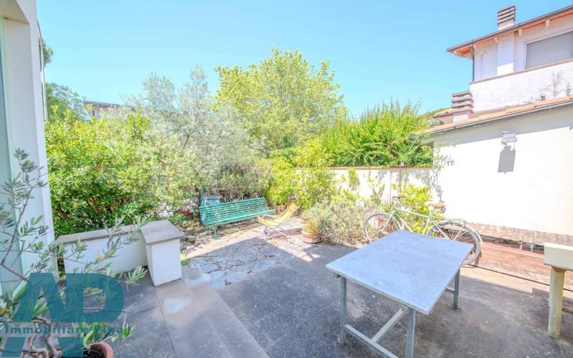 Villa bifamiliare via Giosuè Carducci, Lido di Camaiore, Camaiore — foto 31 di 34