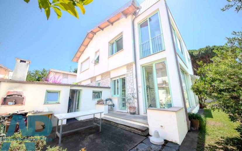 Villa bifamiliare via Giosuè Carducci, Lido di Camaiore, Camaiore — foto 30 di 34