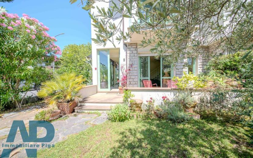 Villa bifamiliare via Giosuè Carducci, Lido di Camaiore, Camaiore — foto 12 di 34