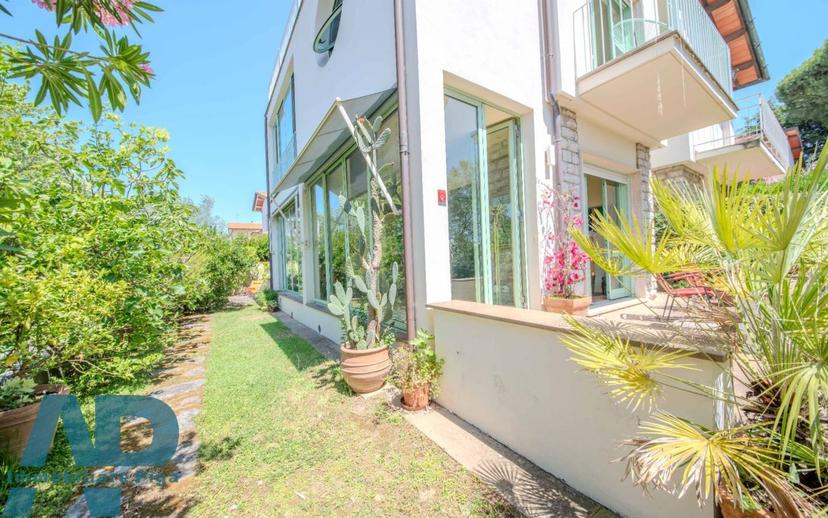 Villa bifamiliare via Giosuè Carducci, Lido di Camaiore, Camaiore — foto 23 di 34