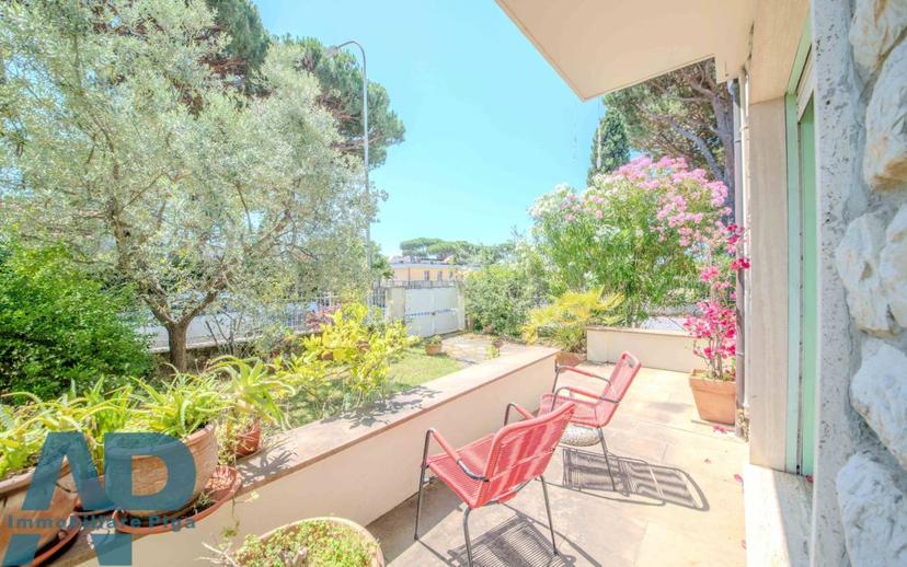 Villa bifamiliare via Giosuè Carducci, Lido di Camaiore, Camaiore — foto 33 di 34