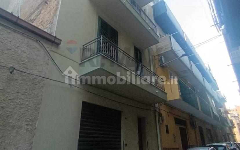 Terratetto unifamiliare 130 m², da ristrutturare, Centro, Bagheria