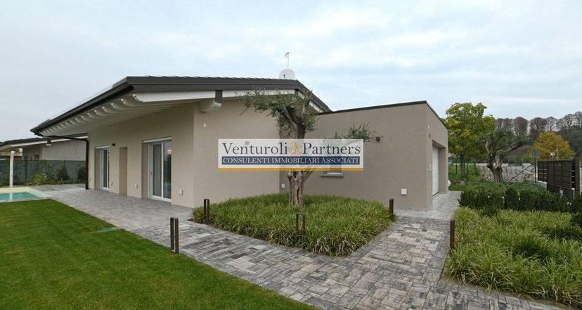Villa unifamiliare via Monte Pasubio, Centro, Calvagese della Riviera