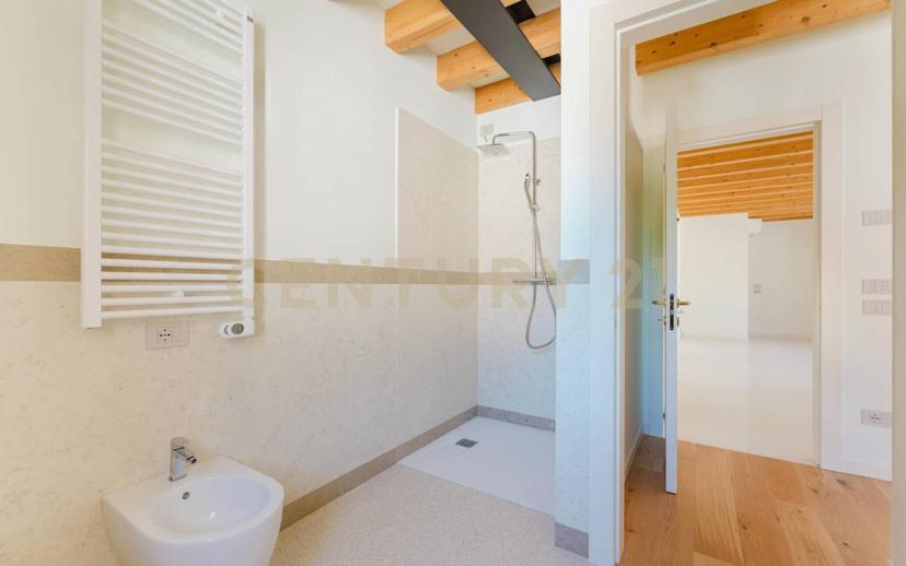 Attico via Giuseppe Mazzini 39, Centro Storico, Pordenone — foto 12 di 35