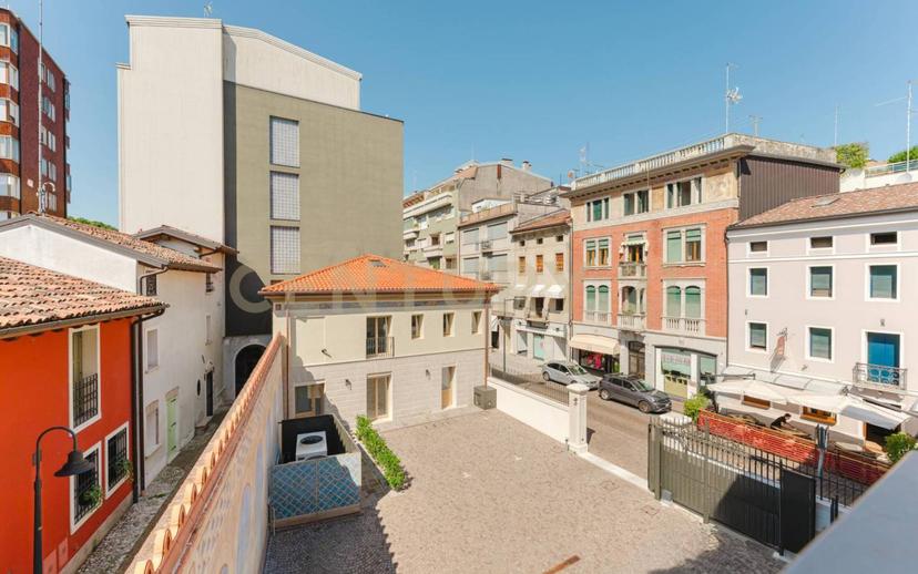 Attico via Giuseppe Mazzini 39, Centro Storico, Pordenone — foto 9 di 35