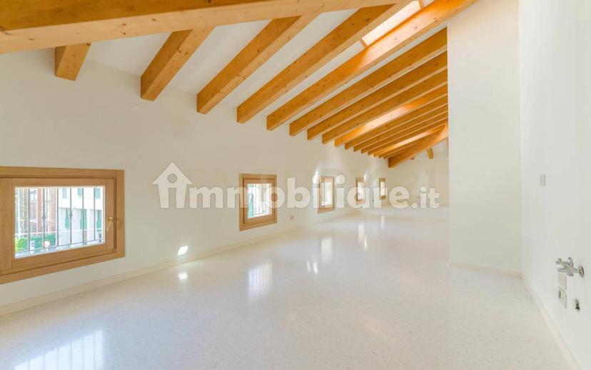 Attico via Giuseppe Mazzini 39, Centro Storico, Pordenone — foto 4 di 35